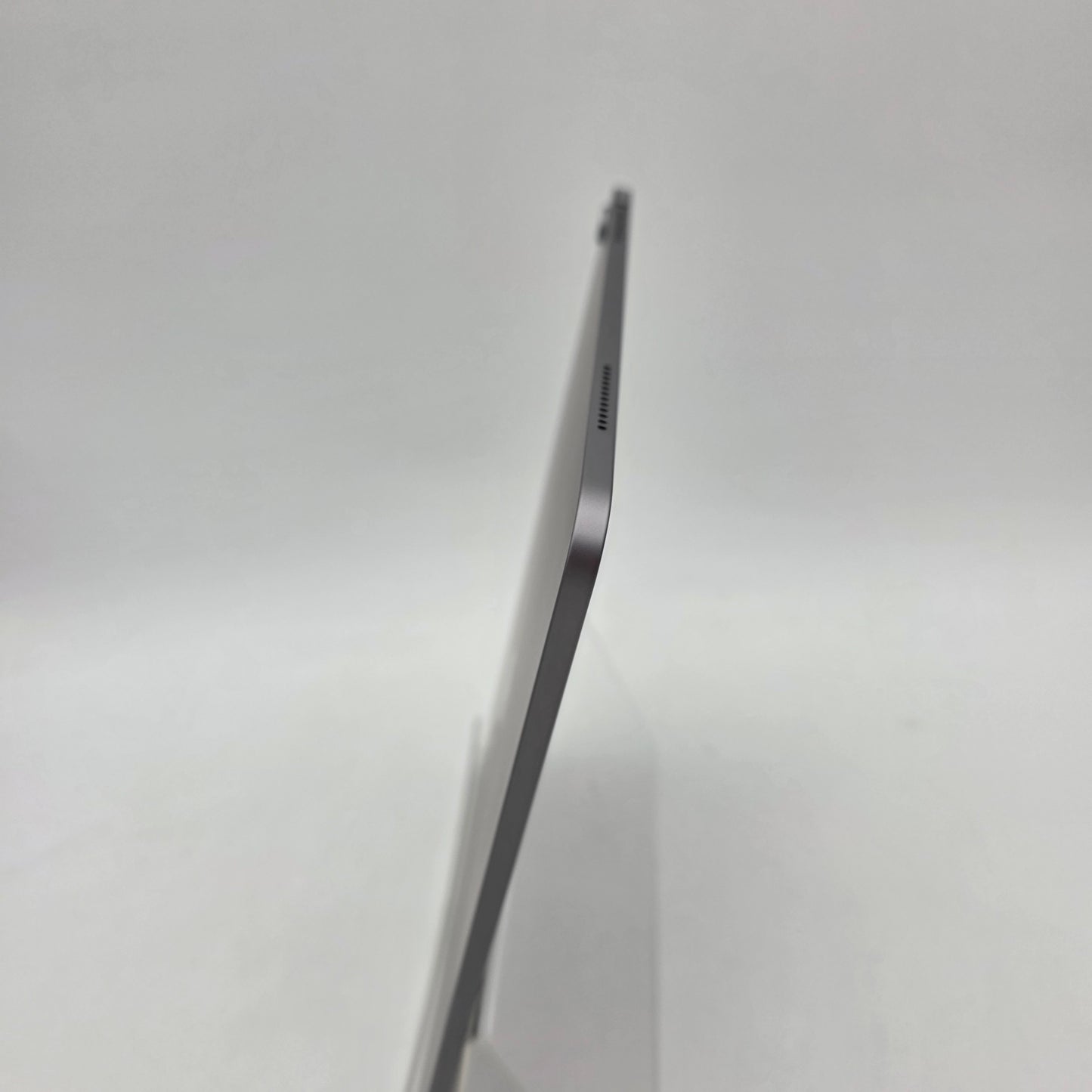 WiFi Only Apple iPad Air 13" M3 256GB 18.4.1 Space Gray MCNN4L/A With Extras