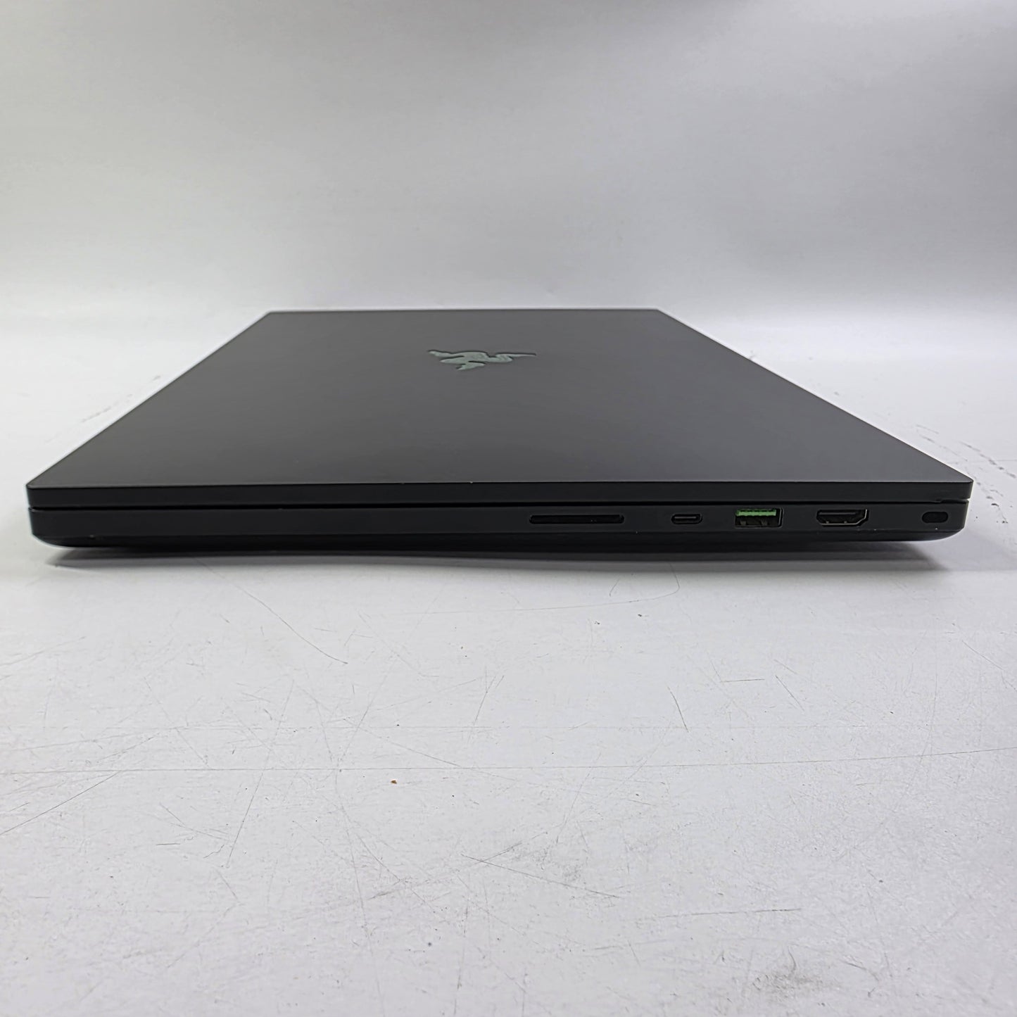 Razer Blade 17 RZ09-0423 17" i9-12900H 2.5GHz 16GB 1TB SSD GeForce RTX 3070 Ti