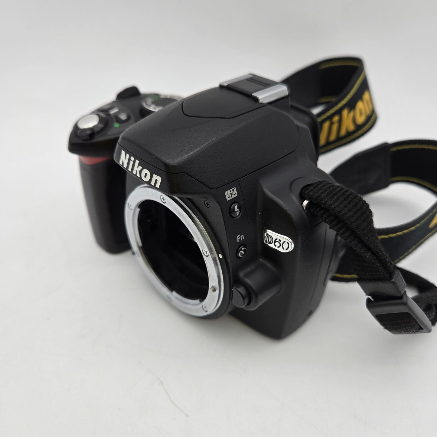 Nikon D60 10.2MP Digital SLR DSLR Camera 15,370 Shutter Count Body Only